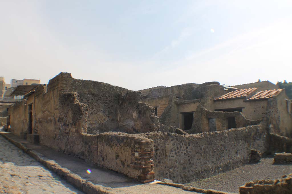 III.2 Herculaneum, March 2019. Looking towards entrance doorway on east side of Cardo III. 
Foto Annette Haug, ERC Grant 681269 DÉCOR.